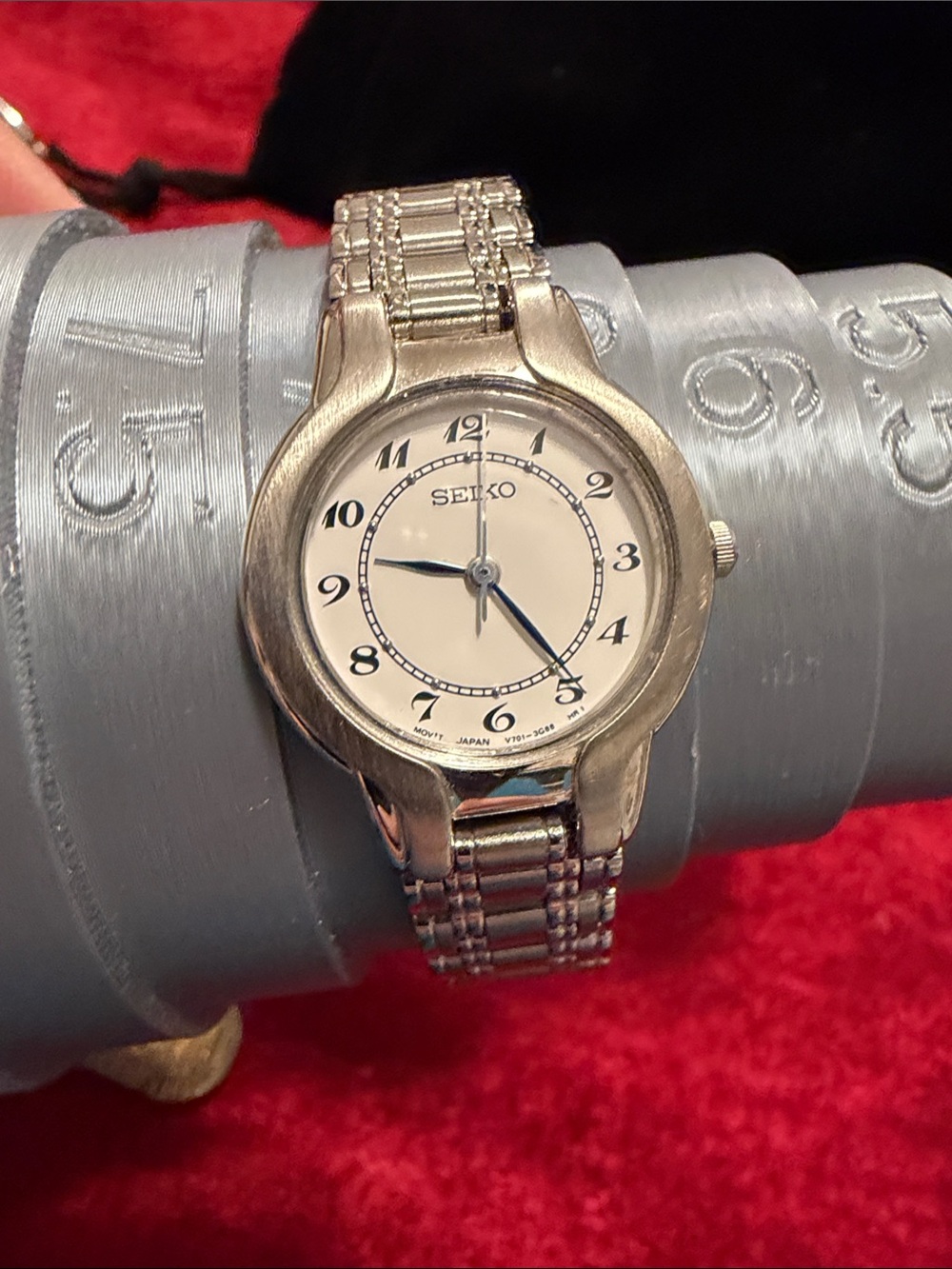 Seiko Silver Ladies' Watch 6”-7” like new; new 3 yr battery warrantied in RI